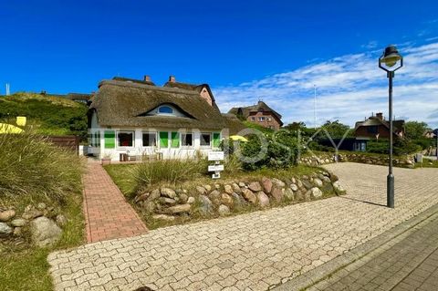 Exclusief Fries huis in Rantum op Sylt vlakbij het strand Deze unieke Friese woning, gebouwd in 1939, is gelegen op de gewilde locatie van Rantum aan Sylt en biedt een uitzonderlijke kans voor veeleisende kopers. De exclusieve locatie, op slechts 300...