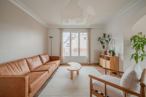 * Magnifique appartement 4 pièces de 107 m2. DPE C * Situé au coeur de Grenoble, quartier Chorier-Berriat, découvrez ce bel appartement traversant et lumineux de plus de 107 m2. Il prend place au 3ème étage avec ascenseur d'une copropriété sécurisée ...