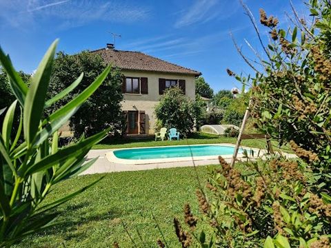 -> A 20 min de MARTEL et SAINT CERE dans le lot (46), -> dans le village de PUYBRUN (46130) avec son architecture propre aux bastides du Sud-Ouest, -> Venez découvrir cet agréable maison de type 7 pièces avec PISCINE à 233 980 euros TTC. --> Possible...