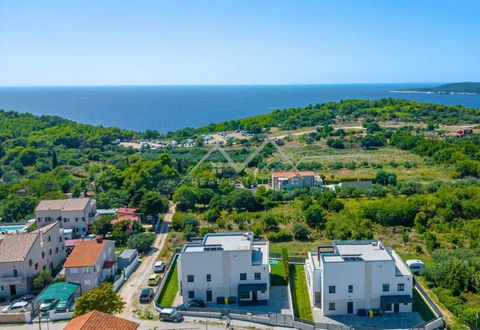 Medulin area - A unique villa with a pool overlooking the sea! Close to the sea! A unique villa for sale for those looking for a luxurious and modern life in a peaceful environment, surrounded by a spectacular sea view. The villa is located in a posi...