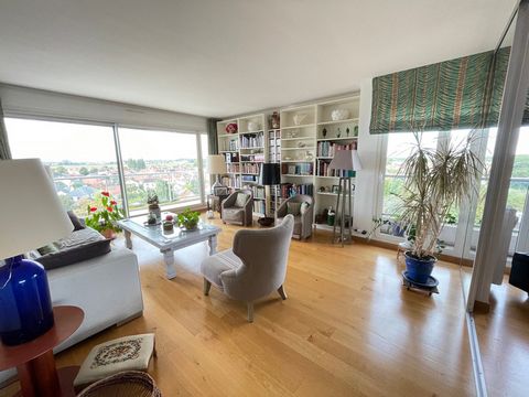 Appartement de standing dans le quartier recherché du Parc de Diane. Profitez d'un appartement en parfait état de 93m², sans vis-à-vis et avec une vue unique et dégagée. Vous y trouverez une entrée donnant sur un grand séjour avec un balcon exposé su...