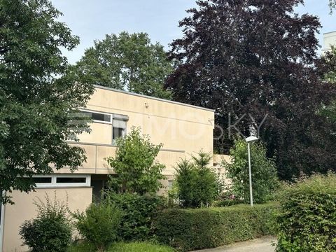 Hinweis: Aus Rücksicht auf die Privatsphäre der aktuellen Mieter gibt es entsprechend keine innen Bilder der aktuellen Wohnung. Zur Veranschaulichung der Räumlichkeiten dienen die Grundriss-Bilder. Weitere Informationen erhalten Sie nach Kontaktaufna...