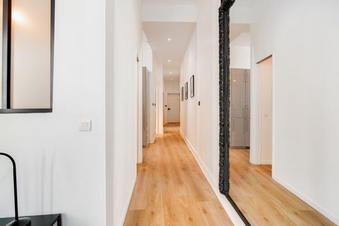 Checkmyguest vous propose un élégant appartement de 65 m², idéalement situé dans le quartier chic de Saint-Germain-des-Prés, à deux pas du Jardin du Luxembourg. Ce bien rare propose deux chambres confortables et lumineuses, parfaites pour un séjour r...