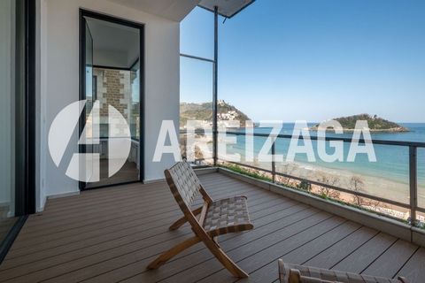 Areizaga Inmobiliaria: Exclusiva vivienda reformada con terraza y vistas privilegiadas a la bahía de La Concha Ubicada en primera línea de mar y con la vista más céntrica de toda la bahía, esta espectacular propiedad tipo dúplex ha sido completamente...