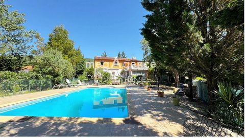 Maison dans impasse, deux habitations indépendantes, piscine
