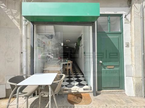 Store for sale in operation, on Rua da Boavista, in Santos. **The store has a lease contract in force until November 2027 with a monthly income of €1,550** Currently operating as a restaurant, this store has about 60m2 and has a pantry, 2 toilets and...