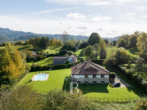 Barnes presenta esta preciosa villa situada en la zona alta del barrio de Jaizubia. Se encuentra ubicada sobre una parcela de 3.675m2. Zona residencial de prestigio y gran belleza por su entorno de naturaleza y tranquilidad. Esta propiedad contempla ...