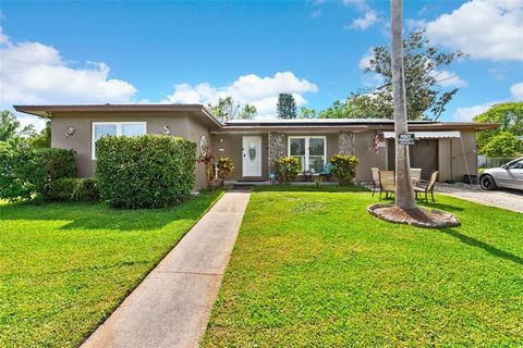 OWNER IS SUPER MOTIVATED...Welcome to this charming and well-maintained 2-bedroom, 1.5-bath home in the heart of Deltona! This cozy concrete block residence offers both comfort and functionality with several desirable features. As you arrive, you'll ...