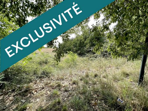 Sur LAUDUN-L'ARDOISE - TERRAIN CONSTRUCTIBLE 1936 M² LIBRE CONSTRUCTEUR