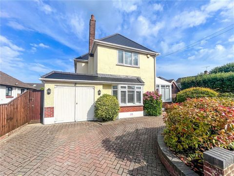 This THREE BEDROOM DETACHED HOUSE is situated in the HEART OF CHRISTCHURCH TOWN CENTRE and will be sold with the benefit of NO ONWARD CHAIN. The property offers OFF ROAD PARKING, a GARAGE and POTENTIAL TO EXTEND STPP 30 Wickfield Avenue is an opportu...