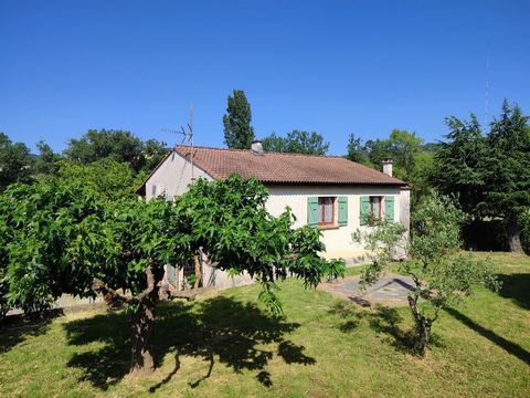 Maison sur un niveau à l'étage ; 3 chambres, grand garage, jardin et puits