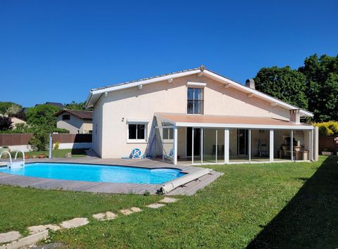 Maison 3 chambres + bureau - garage - piscine