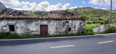 Apresentamos esta moradia antiga, para remodelação total localizada na Ribeira dos Tostões, a 5 minutos de Alcainça, a 10 minutos da Malveira e do acesso à A8, e a 15 minutos de Mafra. Composta por 3 casas, com cozinha, wc e logradouro, é uma excelen...