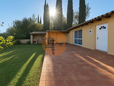 2 Bedroom Villa with Renovation Potential - Peaceful Refuge in the Algarve Discover this 2 bedroom villa, situated in a secluded and privileged location, just a few minutes from Estoi, Faro, São Bras de Alportel. With easy access via a paved road, th...