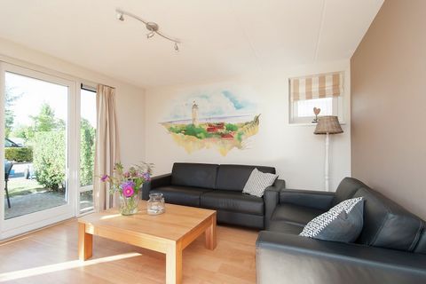 Cette spacieuse maison de vacances indépendante du Bungalowpark de Gouden Spar est idéale pour les familles ou les groupes jusqu'à 7 personnes. Située dans un parc paisible près de la côte néerlandaise, elle allie confort, espace et nature, avec la p...