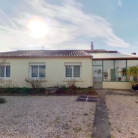 Dpt Vendée (85), à vendre entre CHALLANS et NOIRMOUTIER à SAINT GERVAIS maison de bourg de 210 m² sur 879 m² de terrain clos avec puits