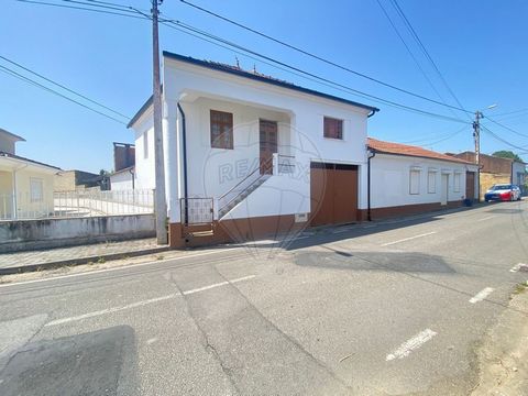 Moradia T5 em Ruína para Restauro – Repolão, Oliveira do Bairro Moradia para Venda * ó çã ó, -º10/2024,8 –. * A apenas 3 km do centro de Oliveira do Bairro, esta moradia em estado de ruína está situada numa zona tranquila e acolhedora da freguesia, o...