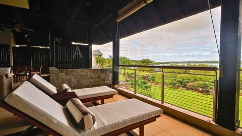 Trakteer uzelf op een zeldzame levensstijl in een van de meest gewilde woningen op Mauritius. Dit appartement van 240 m², gelegen in de rustige wijk L'Adamante, in Anahita, combineert ruimte, licht en tropische elegantie. Zodra u binnenkomt, geniet u...