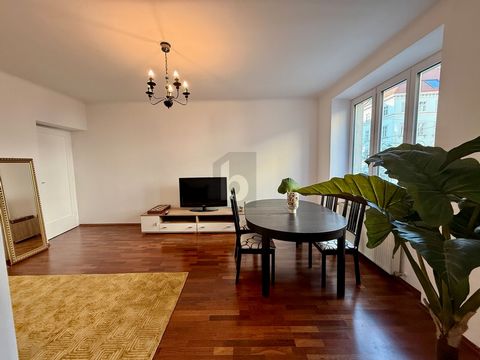 Dit ruime 3-kamerappartement op een centrale locatie aan de rand van het 1e district in Wenen biedt niet alleen een uitstekende staat en nieuwe ramen, maar ook de mogelijkheid om de droom van stedelijk wonen te realiseren. Dompel jezelf onder in het ...