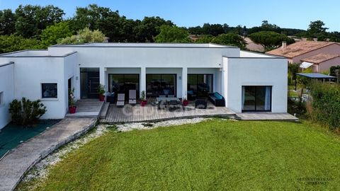 AU COEUR DE FONSORBES Belle maison contemporaine de plain-pied sur 1 200 m² de terrain