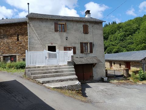 Charmante maison de campagne en pierre à BERLATS, au cur de la nature
