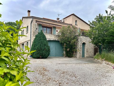 Maison traditionnelle de 146M2 sur un garage de 150m2