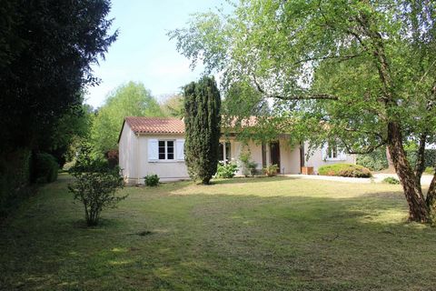 AU CENTRE DE SAINTGENIS DE SAINTONGE