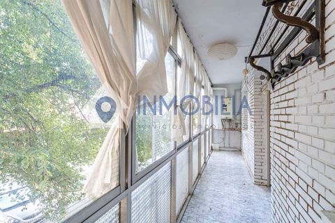 Grupo Inmobilia zet exclusief te koop UNIEKE kans in Pinar del Rey (Hortaleza) – Appartement om te renoveren met definitieve weergave! Ja! Je leest het goed: deze HOGE mezzanine, met een hoogte van bijna een echte close-up, is de verborgen parel die ...