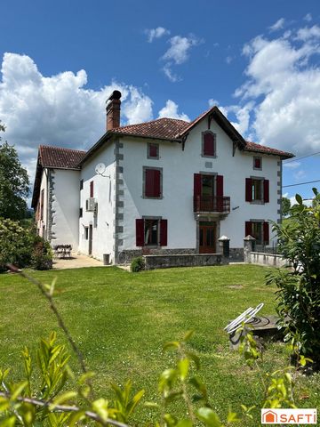 Ensemble immobilier avec 500 m² de dépendances + maison habitable – Idéal projet professionnel, gîtes ou stockage – Pays Basque intérieur