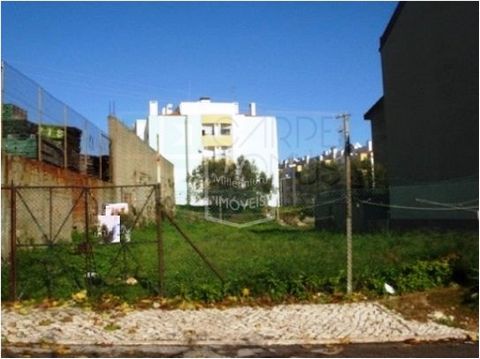 Plot of land for construction of building of 4 floors in Castanheira do Ribatejo. Features: total land Area: 495.75 sqm area of the building: 495.75 sqm gross building area: 2,097.20 sqm gross area: dependent 538.00 sqm very quiet residential locatio...