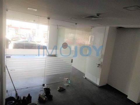Commercial space divided into 2 floors (Ground floor with 368m2 Rch + basement 426m2). Old car rental company. It has two independent inputs. One of direct access to the basement used as a garage for exclusive use only of the commercial space and ano...