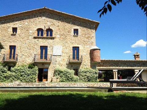 Magnificent farmhouse with fully restored pool. Located in Llagostera. Ref: 0725. Built:1,000 m2 Plot: 15 hc. Masia chosen as a historical property listed as a heritage of Catalonia. It has a lot of privacy and privacy. It is completely restored and ...