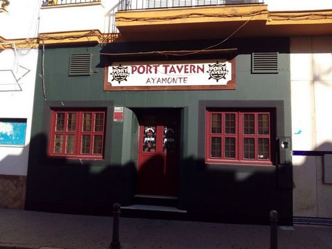 The bar is located in the area of Ayamonte popular with the younger generation! It is sold fully equipped ready to rent out this Summer. The bar is located close to the river Guadiana, an area which is currently being completely modernised and rejuve...