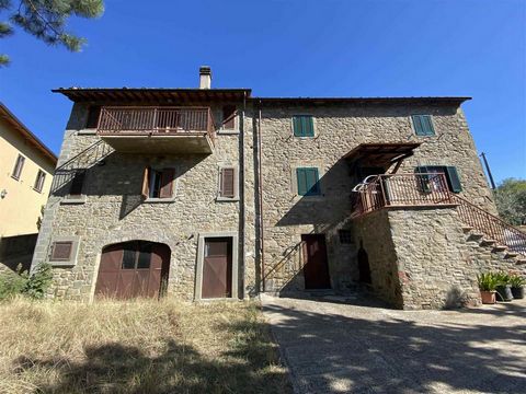 CORTONA (AR), Locality Catrosse: Detached stone house, measuring approximately 100 square metres on three levels, comprising: * ground floor: room used as storeroom, laundry and utility room; * first floor: living room with fireplace, kitchenette and...