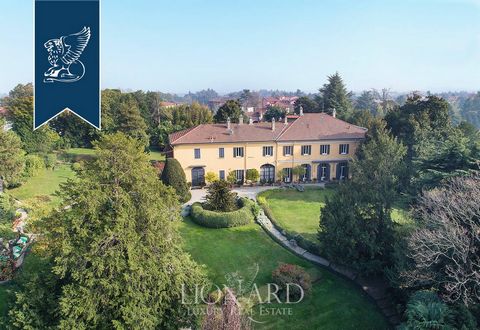 In the heart of Brianza there is this gorgeous 12th-century historical villa girdled by a stunning park for sale in the province of Lecco. This two-storey estate sprawls over roughly 1,000 m² and is made up of three different independent apartments. ...