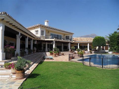 This luxury mansion is situated in La Vega del Colorado near La Quinta Golf, a gated community with 24h security. The property consists of 8 bedrooms (5 in the main house and another 3 in the adjacent guest house), 8 bathrooms (5+3), a guest toilet, ...
