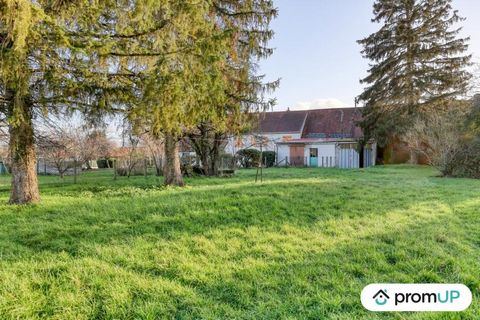Built in the 40s, this house in the heart of the countryside is composed of 4 rooms including 2 bedrooms. It was renovated in 1980 but development and insulation work on the windows remains to be done to create a cocooning space to your liking. The r...