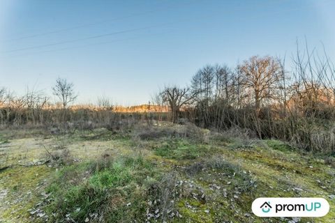 We are pleased to present this non-constructible land of 3572 m2 located in YZEURE. This land is serviced, well bounded and flat, it has no fence, no possibility of installing a swimming pool, or any easement. It is also located 100 meters from the f...