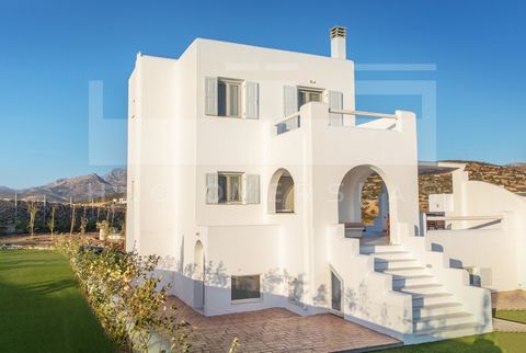 an der Südwestküste von Naxos, Pyrgaki, nur 100 Meter vom Meer entfernt, ein Komplex von 22 unabhängigen Villen zum Verkauf, ideal für Ferien oder daueraufenthalte. Villa Makares ist eine bereits fertiggestellte, schlüsselfertige 142,17m2 Villa mit 4...