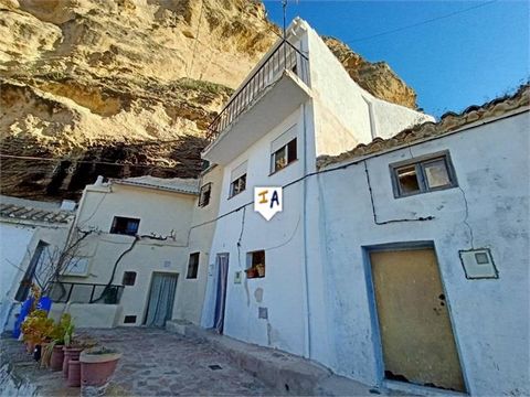 Exclusive to us. Under 33,000 euros. This townhouse property of 75m2 build is located just on one side of the gorge that supports the historic castle of Zagra, in the northwest west of the province of Granada, Andalucia, Spain. Zagra is a quiet villa...