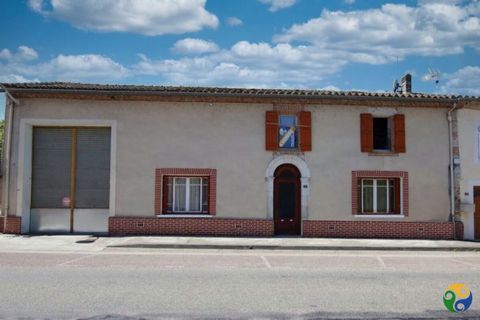 EXCLUSIVE AGENCE NEWTON This 4-bed stone village house with garden and large attached barn is located in the heart of this popular village, located on the pilgrims' route Saint Jacques de Compstelle, right by the canal de lateral de la Garonne, train...