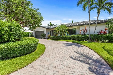 In the desirable Venetian Isles enclave of Lighthouse Point, this stylish garden residence stands, exquisitely renovated and impeccably maintained. Light-filled interiors showcase the modern upgrades to the upscale kitchen, four spacious bedrooms and...