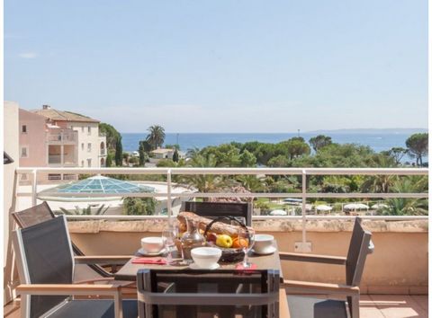 Situato vicino alla spiaggia e affacciato sul Golfo di Saint-Tropez, il residence Les Calanques des Issambres si presta a molte forme di soggiorno, attive o rilassanti. L'architettura e i colori fedeli alle tradizioni della Costa Azzurra si fondono i...