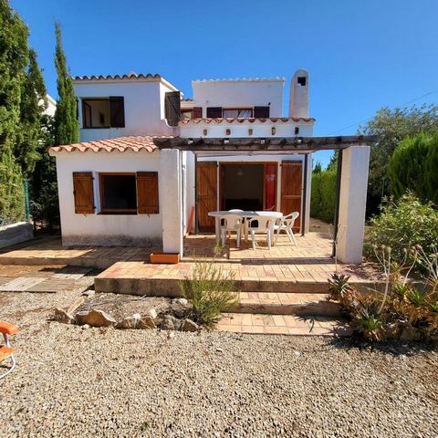 PALMERAS IMMO Offers for sale In Las 3 Calas, individual villa of 98 m2, consists of living room with terrace, open kitchen, 3 bedrooms, (2 doubles with access to terrace and sea views, 1 on the ground floor), 1 full bathroom, Storerooms Private gard...