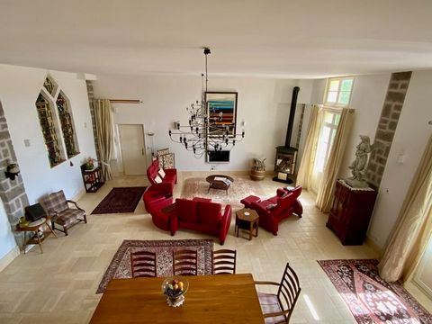 This delightful 1-bedroom apartment sits within a converted Monastery in the centre of the delightful market town of Vouvant. There is a large communal pool and 6 acres of private riverside grounds. The shops and restaurants in Vouvant are a few minu...