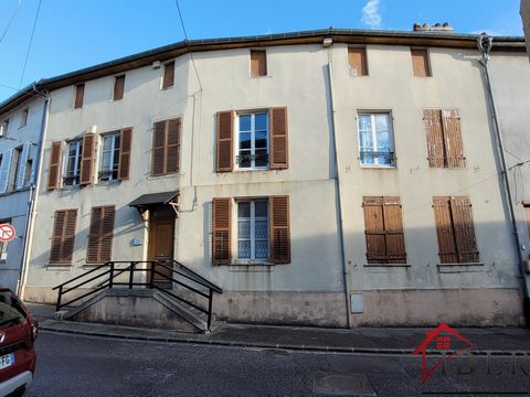 Ideal investors. Incredible surface and a lot of character for this building located in the heart of Wassy. Significant potential with more than 400 m2 of floor: 10 large rooms, 150 m2 of convertible attic and especially its new roof. Insulation work...