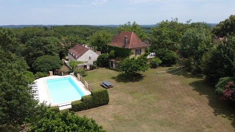 46150 MONTGESTY - Located in the quiet of the Lot with its characteristic villages, unspoilt nature, renowned local cuisine and rich history, we find this charming estate consisting of a main house, 2 gîtes, barn with great potential and swimming poo...