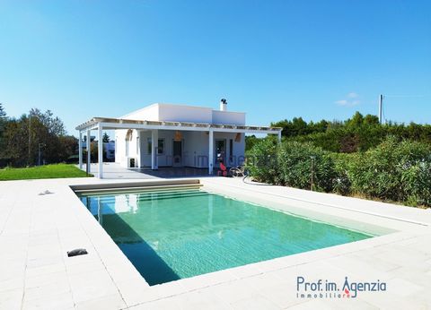 An interesting villa with swimming pool for sale in the countryside of Ostuni, located a short distance from the town centre, comprising a living room, a kitchen, a hallway, a utility room, two bedrooms, one of which has a private bathroom, and a ser...