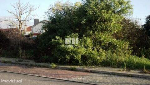 Sale of Lote Santa Marta de Portuzelo, Viana do Castelo. Plot for construction with 220m². Ref.:VCC07918 ENTREPORTAS Founded in 2004, the ENTREPORTAS group with more than 15 years, is a leader in real estate mediation in the markets in which it opera...