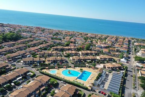 Family-friendly holiday village with large pool area, only 500 m from the beach! The Mediterranean-style terraced houses all have their own private outdoor area and a cosy, furnished terrace. In the more comfortable Confort Plus accommodation (type B...